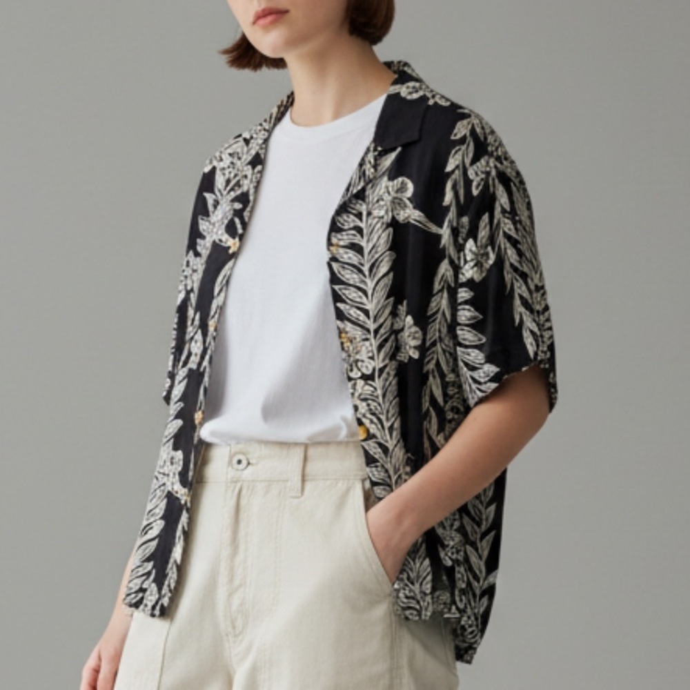 Vintage Sunset Rose Black White Tropical Hawaiian wood Button Up vacation Shirt